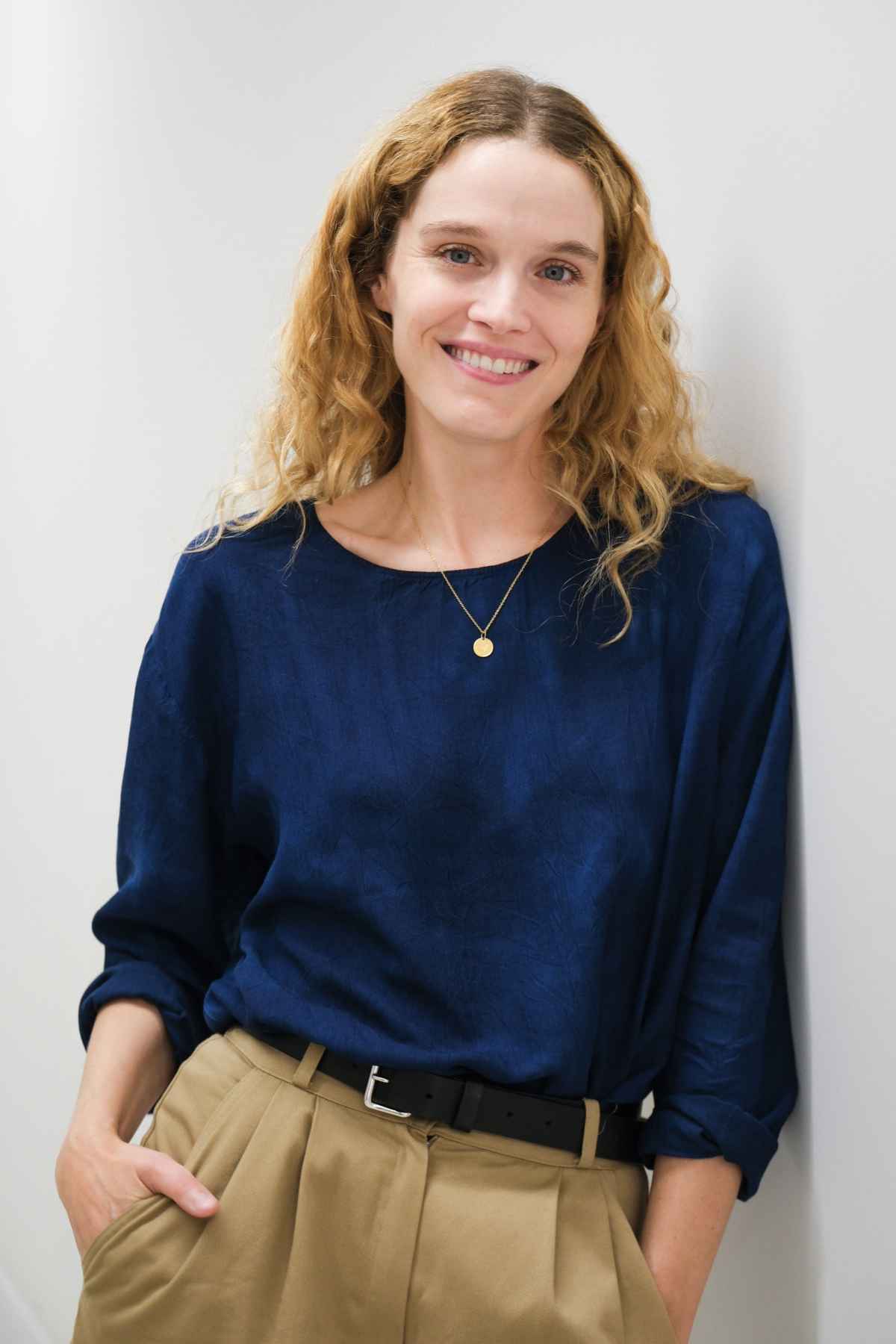 Therapist-in-traning, Dana Drori smiling at Acheron Psychiatry